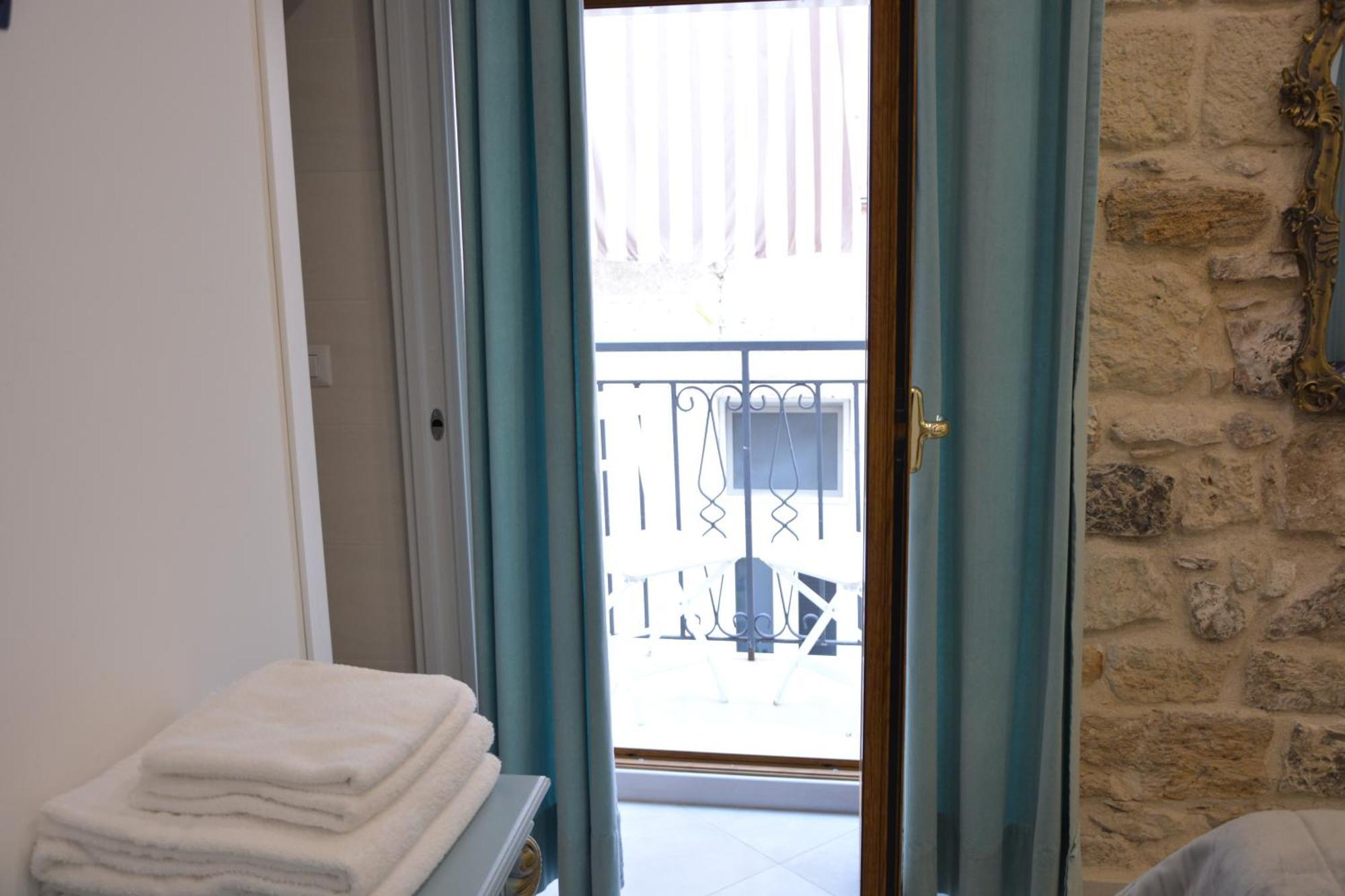 Dimora Del Carmine Hotel Bari Luaran gambar